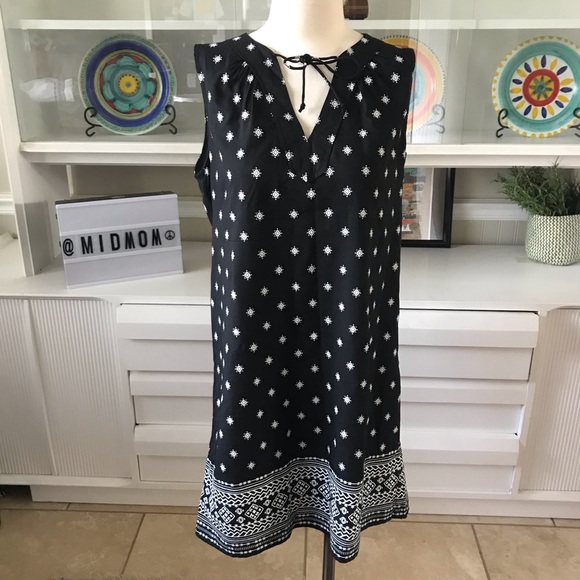 Old Navy Dresses & Skirts - Old Navy black and white shift dress size medium